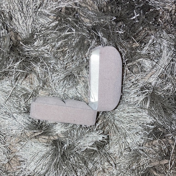 Ring box - Picture 3 of 5